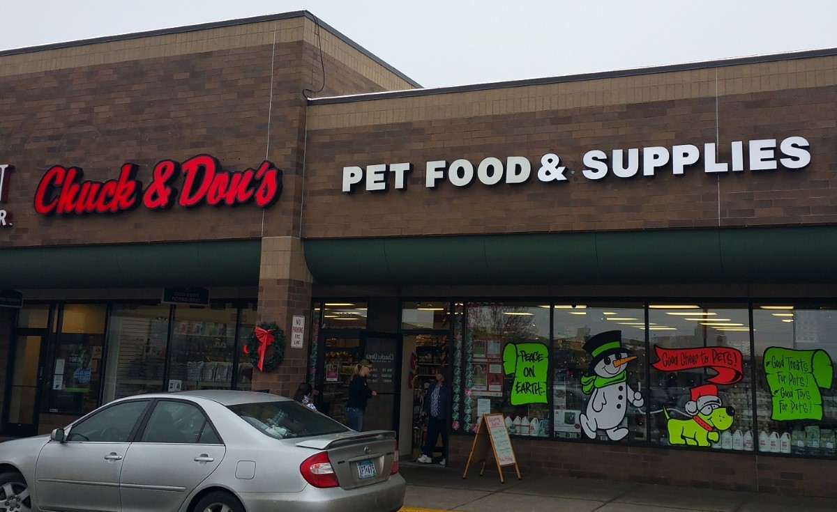 Chuck & Don's Roseville, MN Pet Supplies