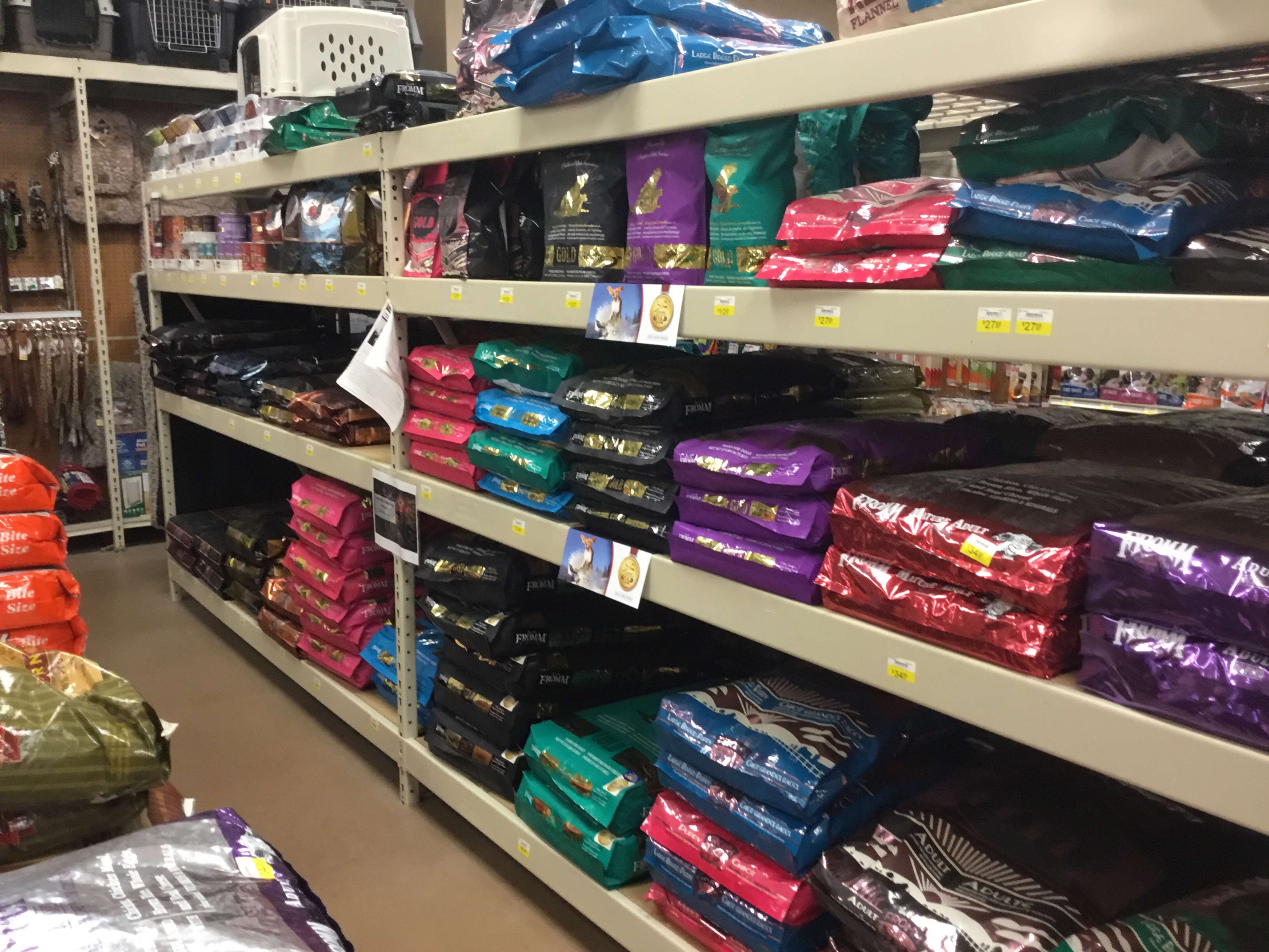 La Vernia Country Store La Vernia, TX Pet Supplies