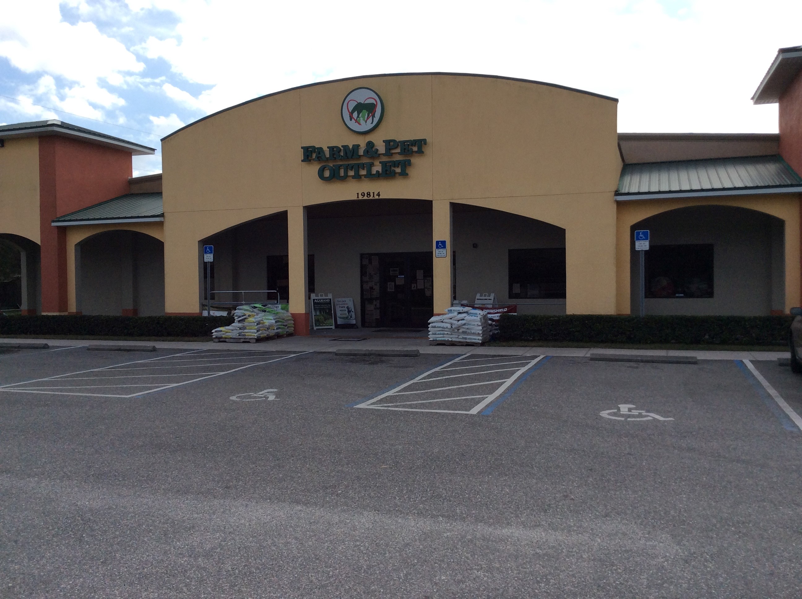 Farm & Pet Outlet Eustis, FL Pet Supplies