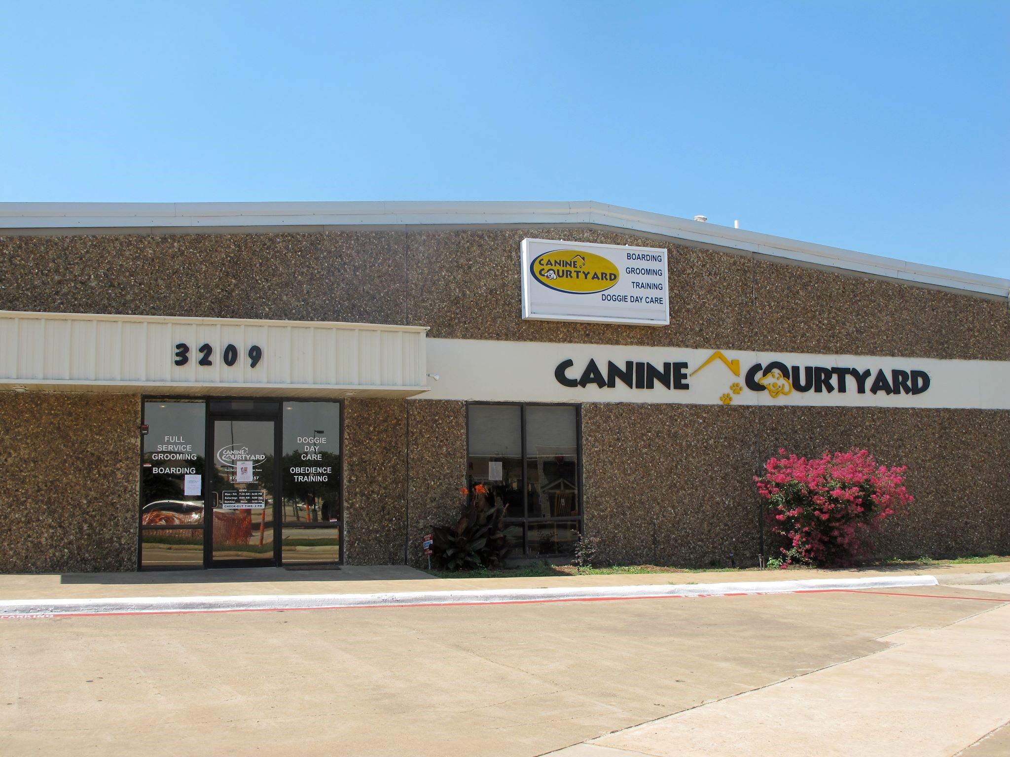 Canine Courtyard Flower Mound, TX Pet Supplies