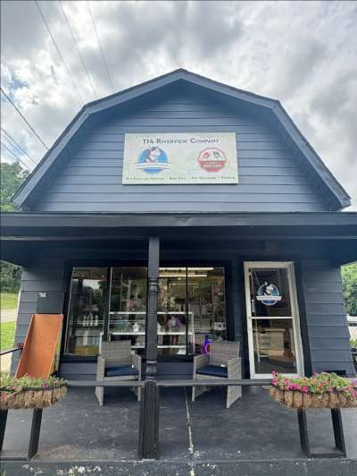 Riverview Pet Store