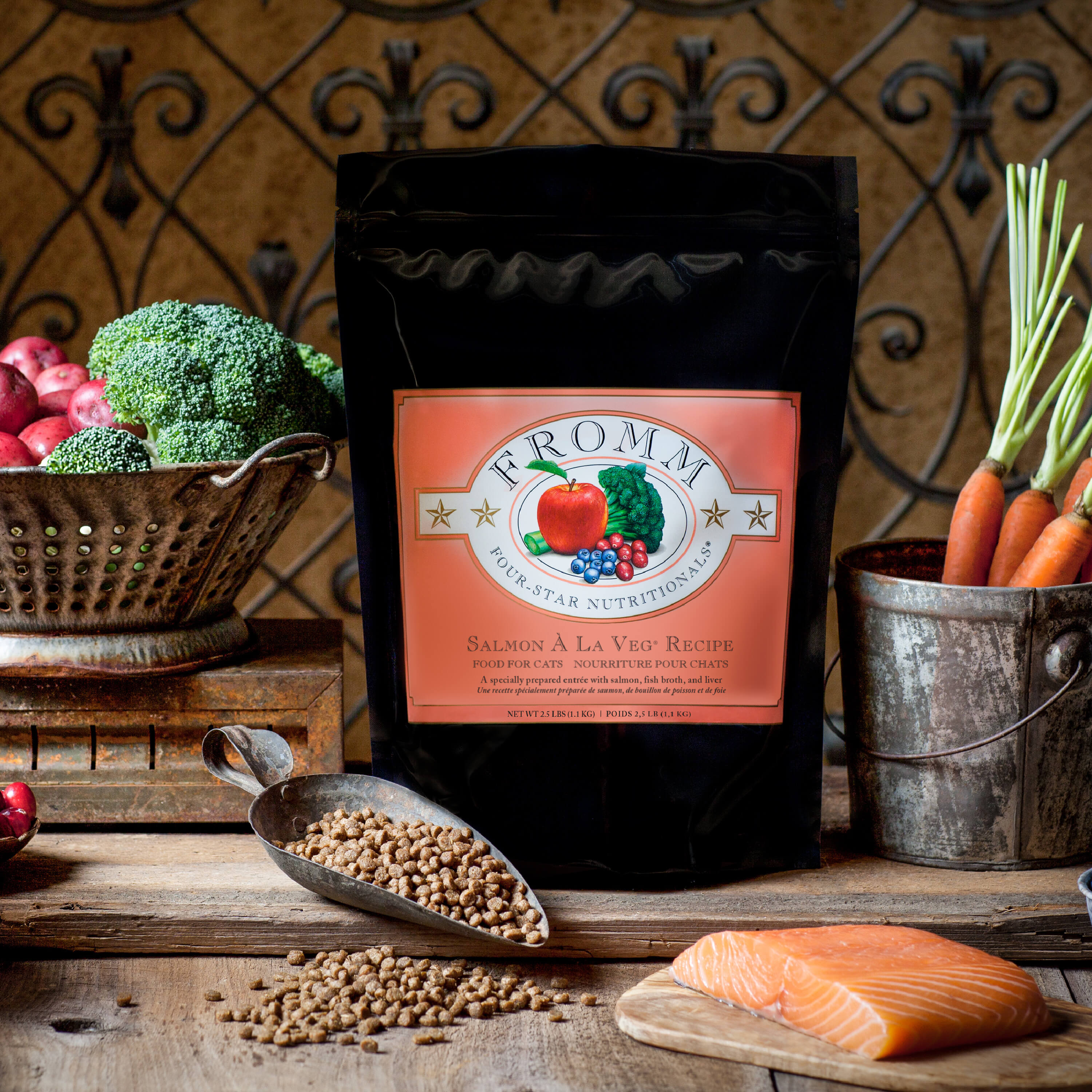 FourStarCatDry_Lifestyle_SalmonVeg